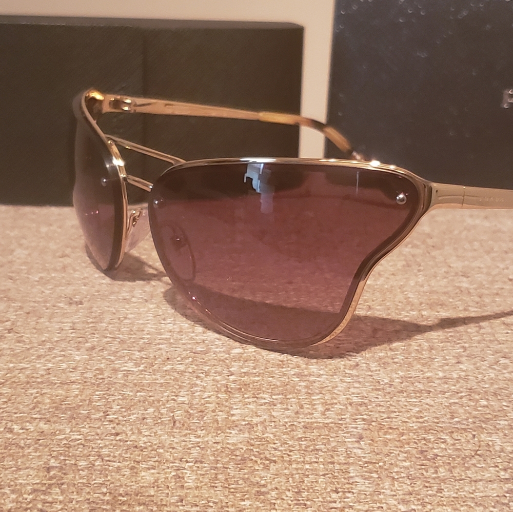 Prada Catwalk Sunglasses PR74VS  (101) - Picture 4 of 16